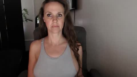 LoVe On  online show from November 8, 2025, 9:57 pm