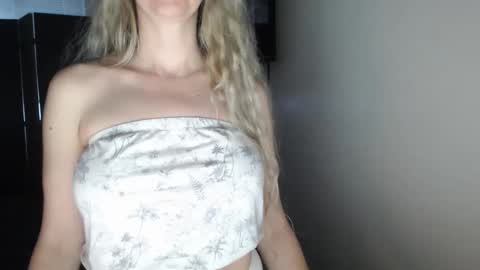 LoVe On  online show from February 7, 2026, 3:05 pm