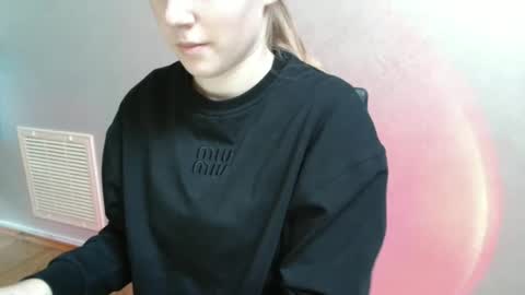 Vivian online show from December 16, 2025, 12:10 pm