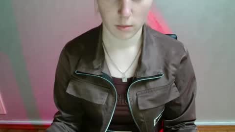 Vivian online show from December 17, 2025, 1:06 pm