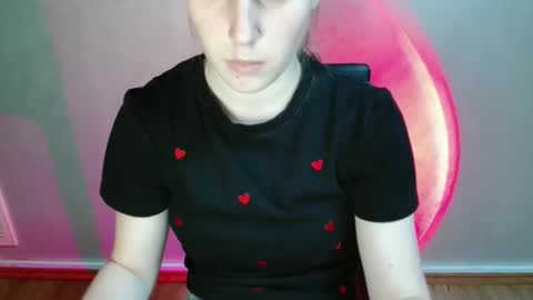 Vivian online show from December 18, 2025, 1:17 pm