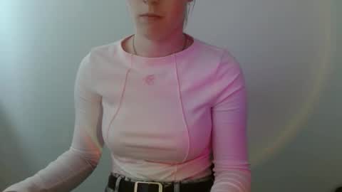 Vivian online show from February 25, 2026, 1:10 pm