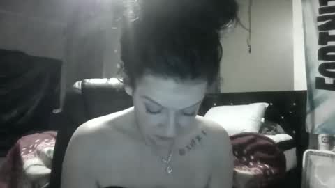 loveashlii online show from June 1, 2026, 7:54 am