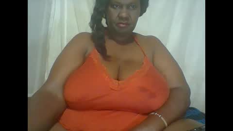 Snapshot of lovebigmelon chatting on April 8, 2026, 2:22 am Lynn online show from April 8, 2026, 2:22 am