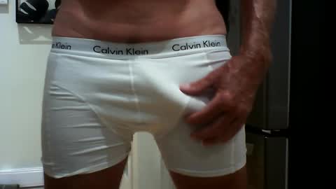 lovehairyone online show from September 8, 2025, 4:06 pm