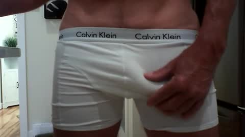 lovehairyone online show from April 20, 2026, 4:54 pm