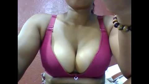 Snapshot of loveinlife750427 chatting on February 23, 2026, 4:43 am loveinlife750427 online show from February 23, 2026, 4:43 am