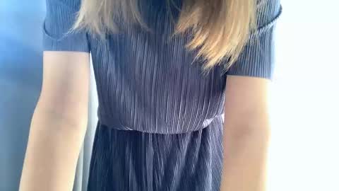 Ella online show from October 22, 2025, 6:02 am