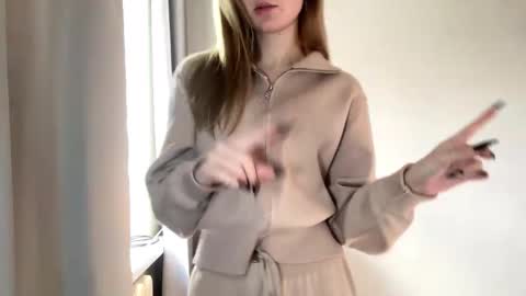 Ella online show from October 30, 2025, 5:53 am