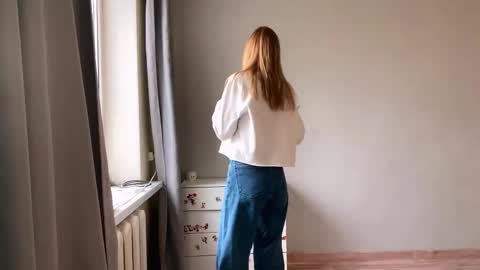 Ella online show from November 18, 2025, 6:07 am