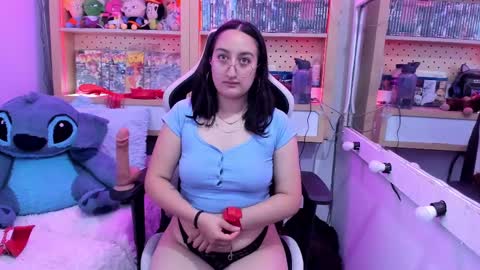 Chloe online show from March 3, 2025, 1:53 pm