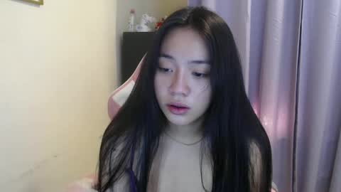 lovely_leah23 online show from October 12, 2025, 2:54 am