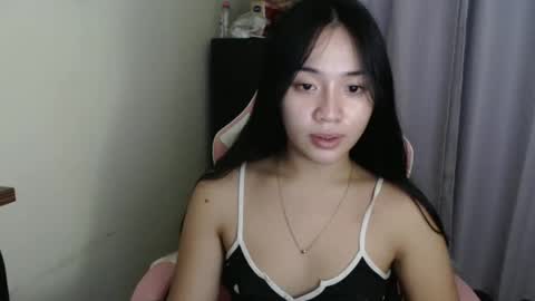 lovely_leah23 online show from October 21, 2025, 9:48 pm