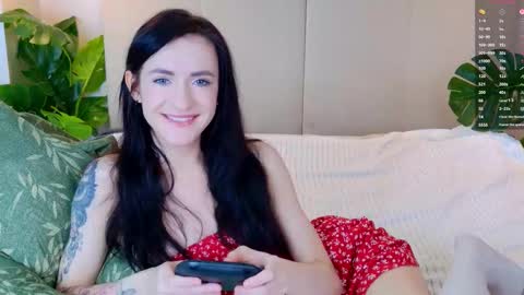 Snapshot of lovely_lo chatting on February 20, 2026, 1:44 pm lovely_lo online show from February 20, 2026, 1:44 pm