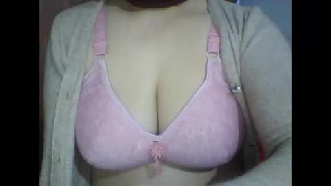Snapshot of lovely_sweet_girl chatting on January 1, 2025, 7:09 am katrina follow me guys online show from January 1, 2025, 7:09 am
