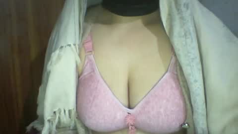 Snapshot of lovely_sweet_girl chatting on January 3, 2025, 10:19 pm katrina follow me guys online show from January 3, 2025, 10:19 pm