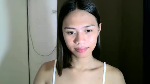 lovely_yvoneslutty online show from September 16, 2025, 2:45 am