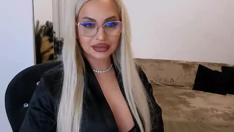 Snapshot of lovelyblondyxxx chatting on March 6, 2026, 11:01 pm PrAllinXXXa online show from March 6, 2026, 11:01 pm