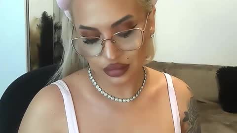 Snapshot of lovelyblondyxxx chatting on March 13, 2026, 12:06 am PrAllinXXXa online show from March 13, 2026, 12:06 am