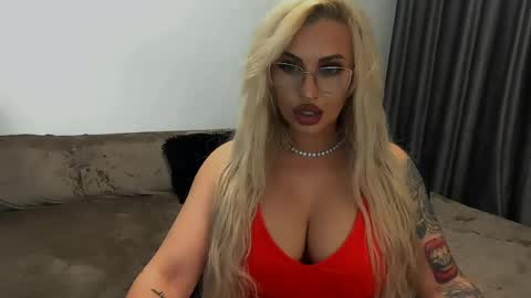 Snapshot of lovelyblondyxxx chatting on March 16, 2026, 10:14 pm PrAllinXXXa online show from March 16, 2026, 10:14 pm