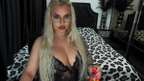 Snapshot of lovelyblondyxxx chatting on March 21, 2026, 11:30 pm PrAllinXXXa online show from March 21, 2026, 11:30 pm