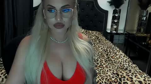 Snapshot of lovelyblondyxxx chatting on April 24, 2026, 11:07 pm PrAllinXXXa online show from April 24, 2026, 11:07 pm