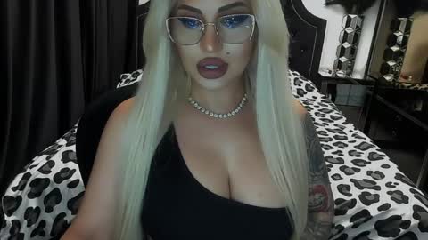 Snapshot of lovelyblondyxxx chatting on May 5, 2026, 10:40 pm PrAllinXXXa online show from May 5, 2026, 10:40 pm