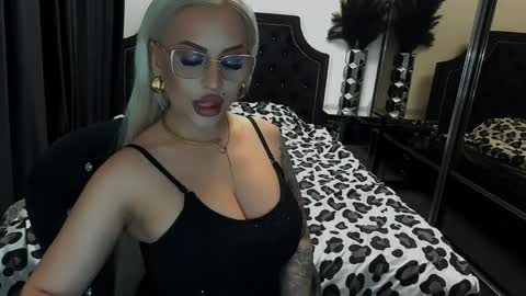 Snapshot of lovelyblondyxxx chatting on May 15, 2026, 10:17 pm PrAllinXXXa online show from May 15, 2026, 10:17 pm