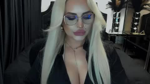 Snapshot of lovelyblondyxxx chatting on June 6, 2026, 11:20 pm PrAllinXXXa online show from June 6, 2026, 11:20 pm
