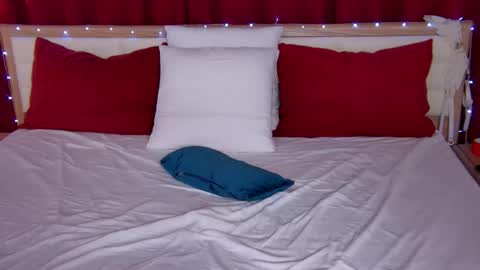 Caroline online show from November 21, 2025, 1:26 am