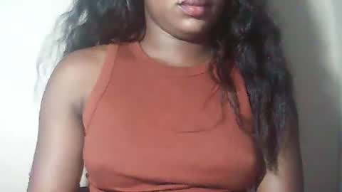 lovelylarra online show from April 6, 2026, 8:21 pm