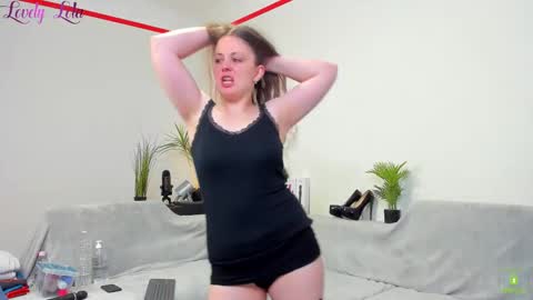 Snapshot of lovelylola_fr chatting on October 7, 2025, 7:44 pm Lola online show from October 7, 2025, 7:44 pm