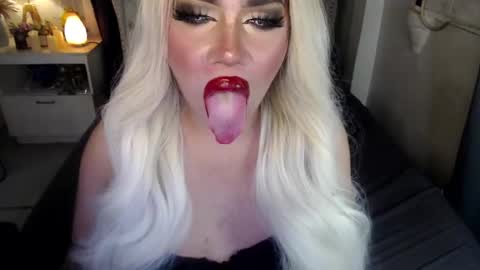 Rebeca online show from December 4, 2024, 6:17 pm