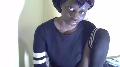 lovelymee2 online show from October 21, 2025, 2:12 am