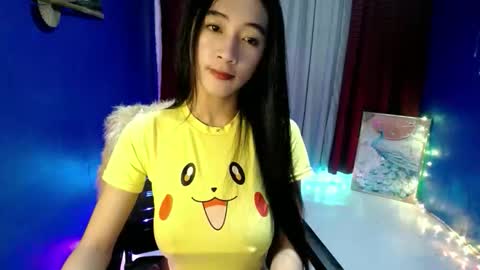 lovelypetite143 online show from April 15, 2026, 2:24 pm
