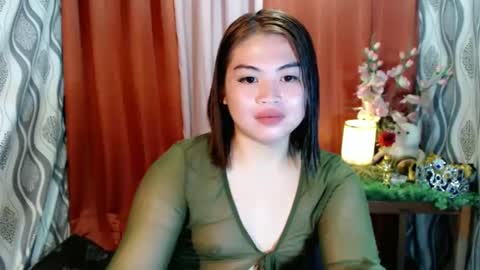 Snapshot of lovelyrhean chatting on December 4, 2024, 11:41 am Rhean online show from December 4, 2024, 11:41 am