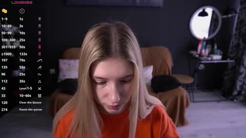 Snapshot of lovelyspacee chatting on February 12, 2026, 9:37 am Anna online show from February 12, 2026, 9:37 am