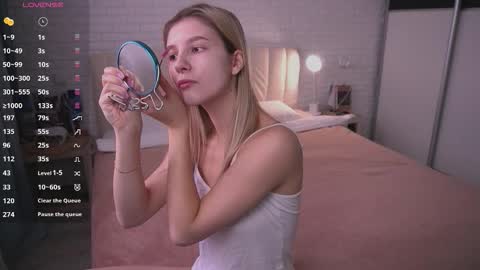 Snapshot of lovelyspacee chatting on February 25, 2026, 10:03 am Anna online show from February 25, 2026, 10:03 am