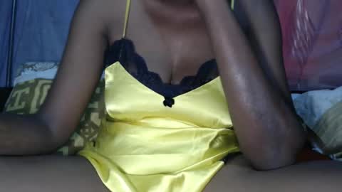 Snapshot of lovelythighs54 chatting on February 19, 2026, 5:47 am miss fancy louis online show from February 19, 2026, 5:47 am