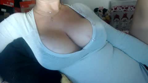 lovelywoman22 online show from December 15, 2024, 4:26 pm