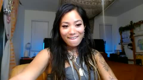 lovelyxmacii online show from September 12, 2025, 5:29 am