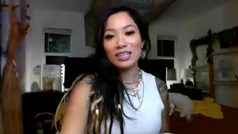 lovelyxmacii online show from October 12, 2025, 4:55 am