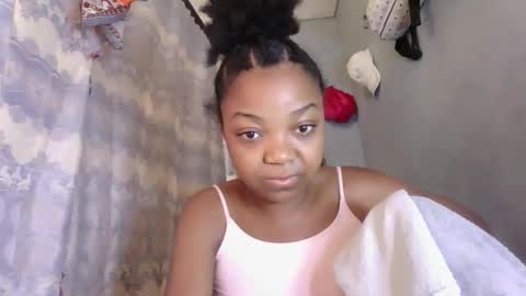 lovemarie08 online show from April 12, 2026, 5:23 am