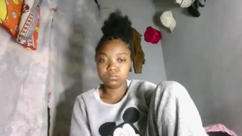 lovemarie08 online show from April 13, 2026, 12:49 am