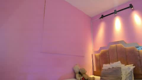 L O V E  online show from February 27, 2026, 11:43 am