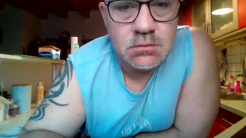 lover010983 online show from May 31, 2026, 4:31 am