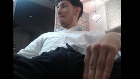 loverisu online show from February 24, 2025, 10:47 pm