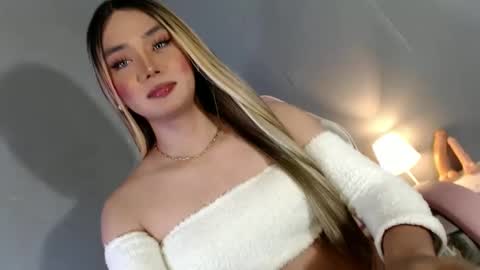 Snapshot of lovers_moon22 chatting on December 13, 2024, 10:02 pm lovers moon22 online show from December 13, 2024, 10:02 pm