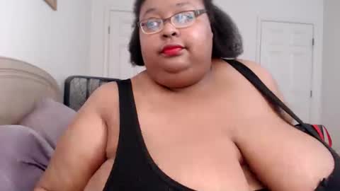 Snapshot of loves_aura chatting on May 12, 2026, 1:03 am Alyson online show from May 12, 2026, 1:03 am