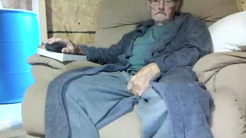 Snapshot of lovesex6565 chatting on November 5, 2025, 12:16 pm just here to have fun and cum online show from November 5, 2025, 12:16 pm